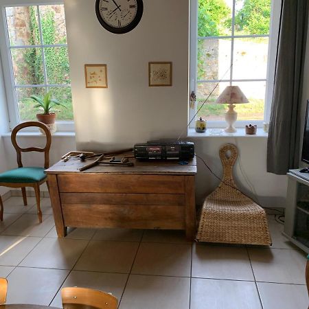 Busset Liages Situe Dans Le Bourbonnais 1 Chambres Lit Double Et Un Clic Clac ภายนอก รูปภาพ
